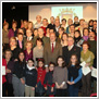 Los participantes en las muestras artísticas vecinales reciben sus diplomas en el Centro Municipal “José Luis Mosquera”