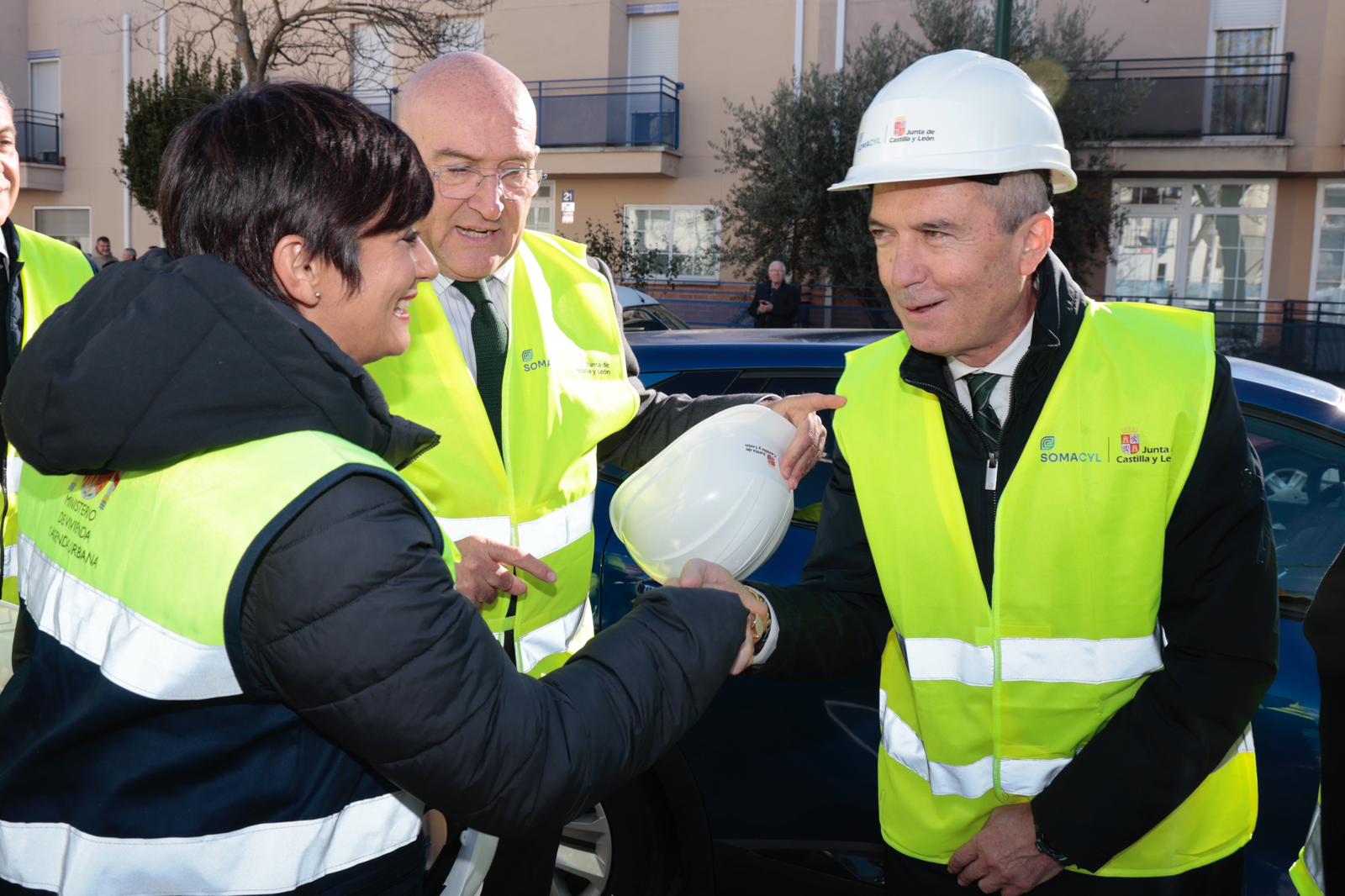 20251120 visita ministra viviendas Parque Alameda 010