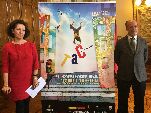 El alcalde y la concejala junto al cartel del TAC 2015