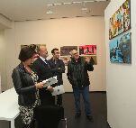 Un momento de la visita a las obras de Luis Cruz