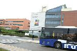 El autobús municipal en la nueva parada en el Campus universitario "Miguel Delibes"