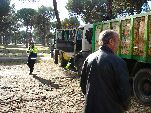 El alcalde visita la zona del Pinar, donde trabaja el Servicio de Limpieza
