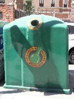 Contenedor de Ecovidrio en una calle de Valladolid