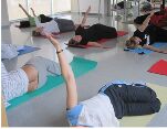 Participantes en una edición anterior de los talleres de yoga