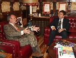 Un momento del encuentro del alcalde con el embajador de Cuba