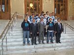 El alcalde y el concejal, junto con los integrantes del CPLV, posan con la Copa