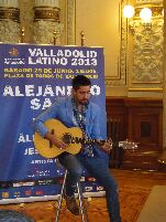 Álex Ubago interpreta uno de sus temas