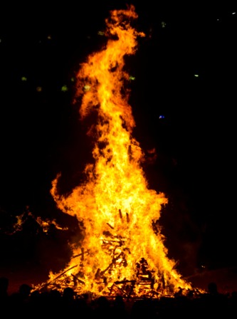 Hoguera en la Playa Moreras (Valladolid)