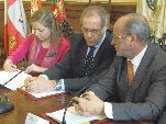 La jefa de la DGT en Valladolid rubrica el acuerdo en presencia del subdelegado del Gobierno y del alcalde