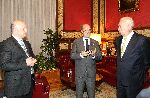 El ministro de Defensa de Georigia, el alcalde y el titular español de Exteriores conversan en el despacho de Alcaldía