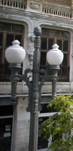 Detalle de una farola en Acera de Recoletos