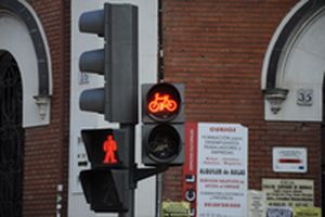 En rojo para peatones y bicis
