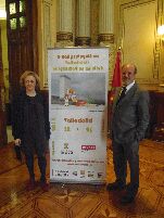 El alcalde y la concejala con el cartel anunciador