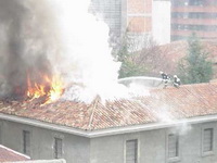 Incendio en la cubierta del Convento de Santa Ana