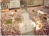 Actuación funambulistas en la Plaza Mayor (1981), vista aérea