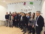 Los jóvenes participantes en la Lanzadera de Empleo junto a los representantes de las entidades promotoras